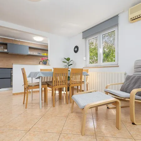 Apartment Dragonja Pula